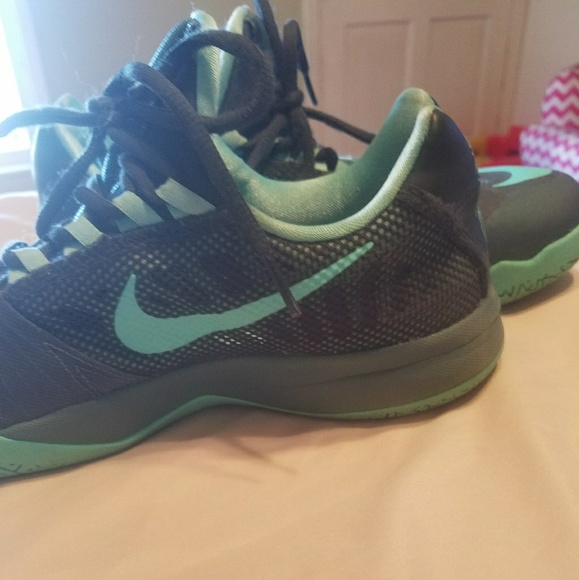 Women's Nike Shoes size 8 - Picture 2 of 4